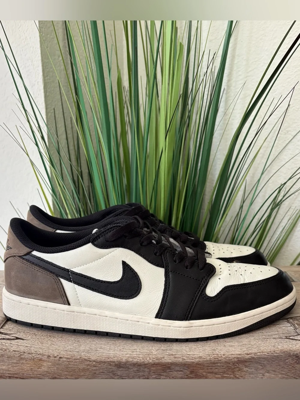 Air Jordan 1 Low Mocha Sneakers
